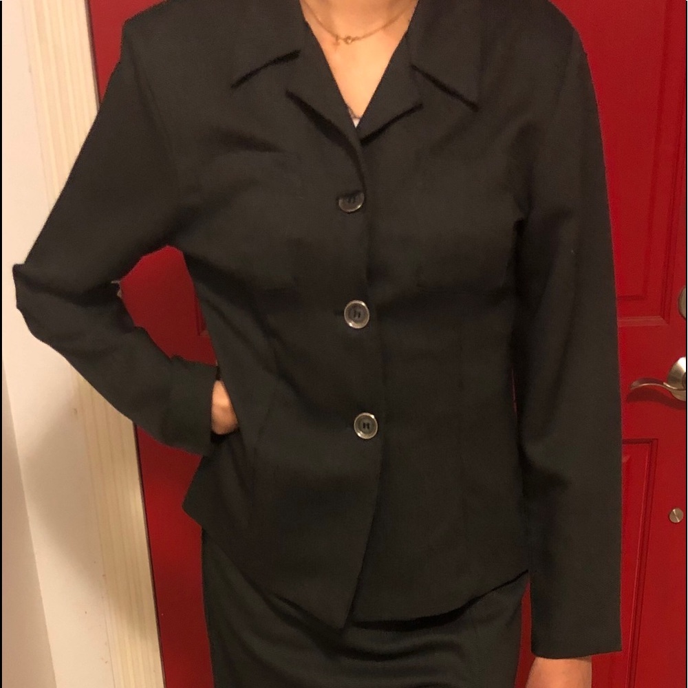 Alyn Paige suit